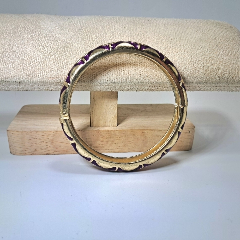 Vintage Gold Tone Hinge Bracelet - Picture 5 of 6